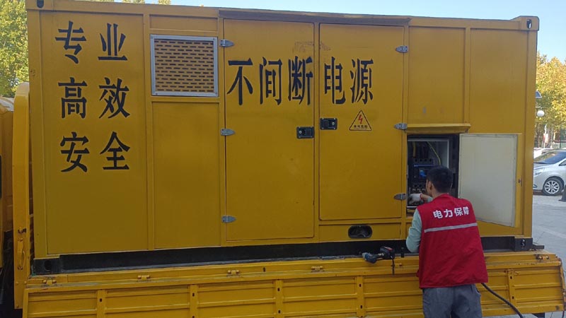 罗城柴油发电机组和UPS电源配合使用时，如何避免切换过程中的电力中断？